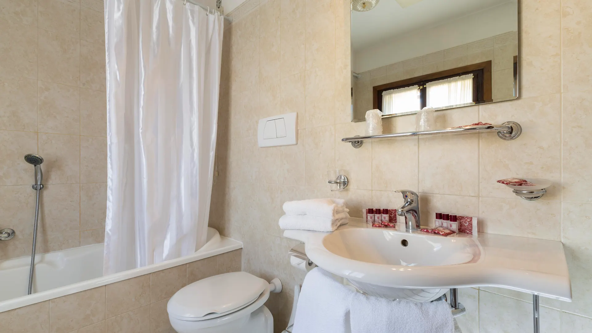 Palazzo Guardi Hotel Venice 3*,  Italy