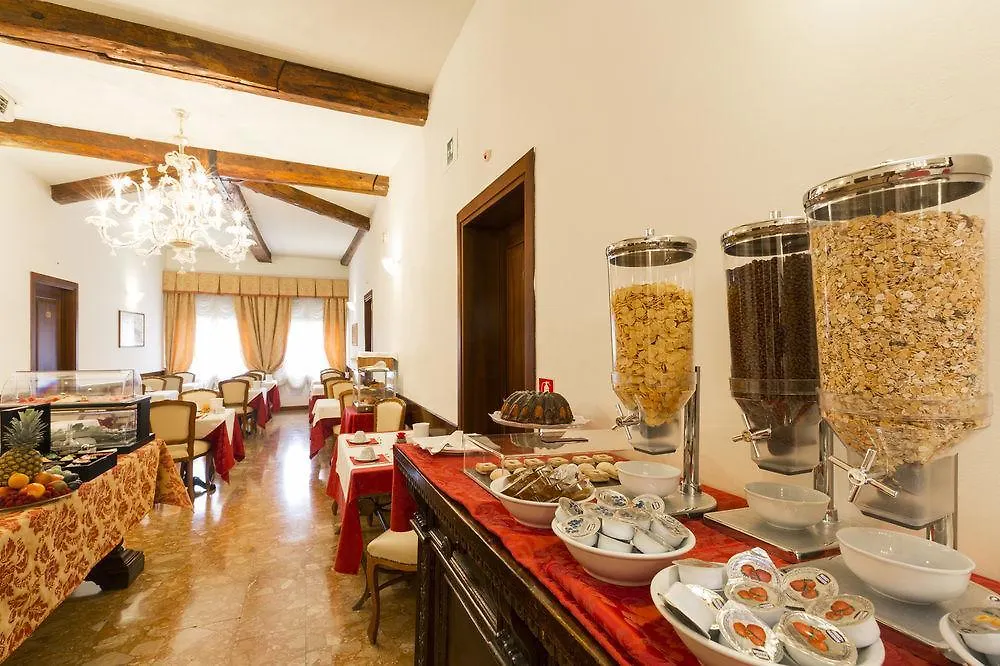 Palazzo Guardi Otel Venedik İtalya