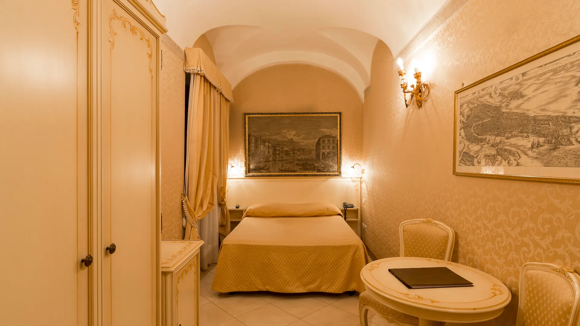Palazzo Guardi Hotel Velence 3*,